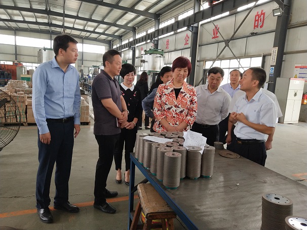 省人大常委會(huì)常務(wù)副主任、黨組書(shū)記王玲一行來(lái)湖北昌利公司視察