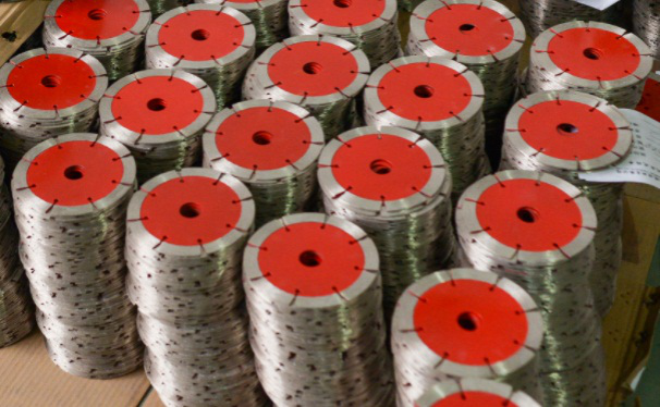 金剛石小鋸片加工操作中應(yīng)注意的問題！