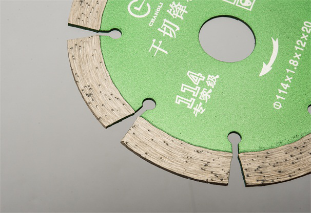 石材切割片加工后的石材應(yīng)該怎樣預(yù)防出現(xiàn)刮痕呢？